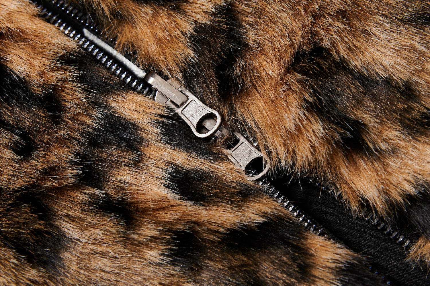 BLIND NO PLAN EXITMODE BY BLINDNOPLAN 25AW Reversible Plush Winter Jacket – Leopard Print