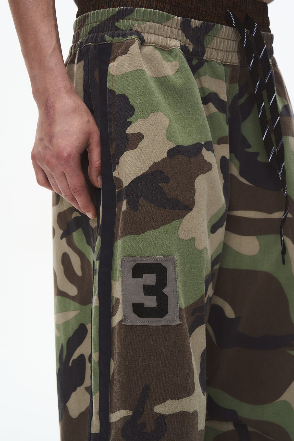 EXITMODE EXITMODE Vintage Distressed Double-Waist Pleated Camouflage Badge-Embroidered Relaxed Casual Pants – Unisex