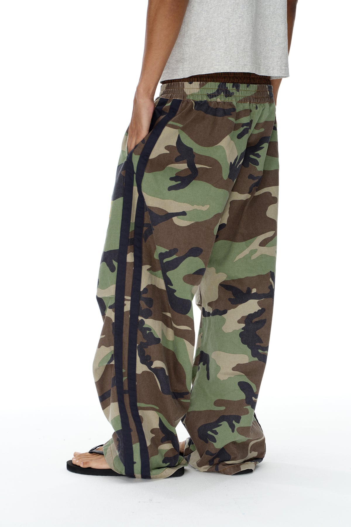 EXITMODE EXITMODE Vintage Distressed Double-Waist Pleated Camouflage Badge-Embroidered Relaxed Casual Pants – Unisex