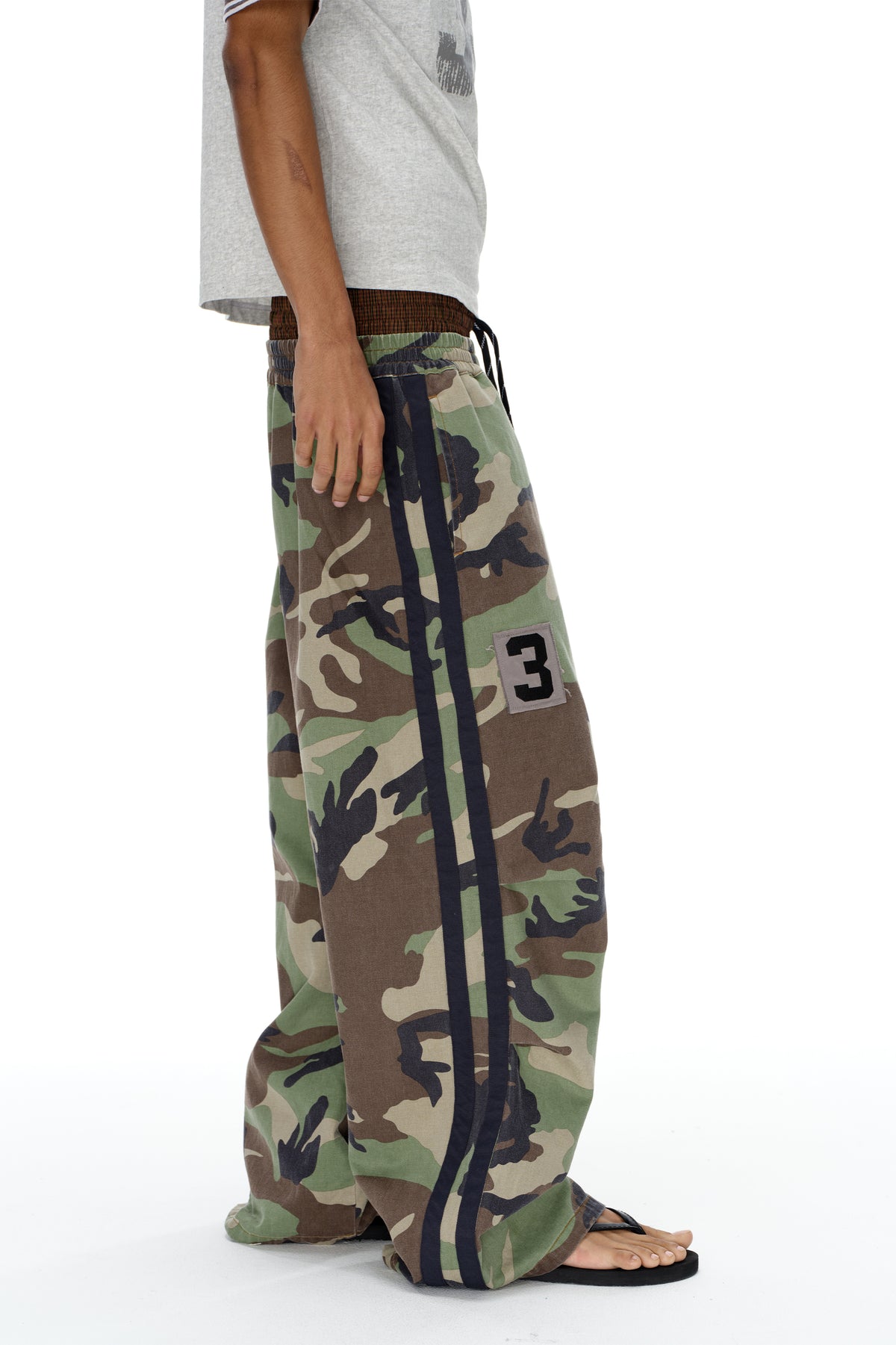 EXITMODE EXITMODE Vintage Distressed Double-Waist Pleated Camouflage Badge-Embroidered Relaxed Casual Pants – Unisex