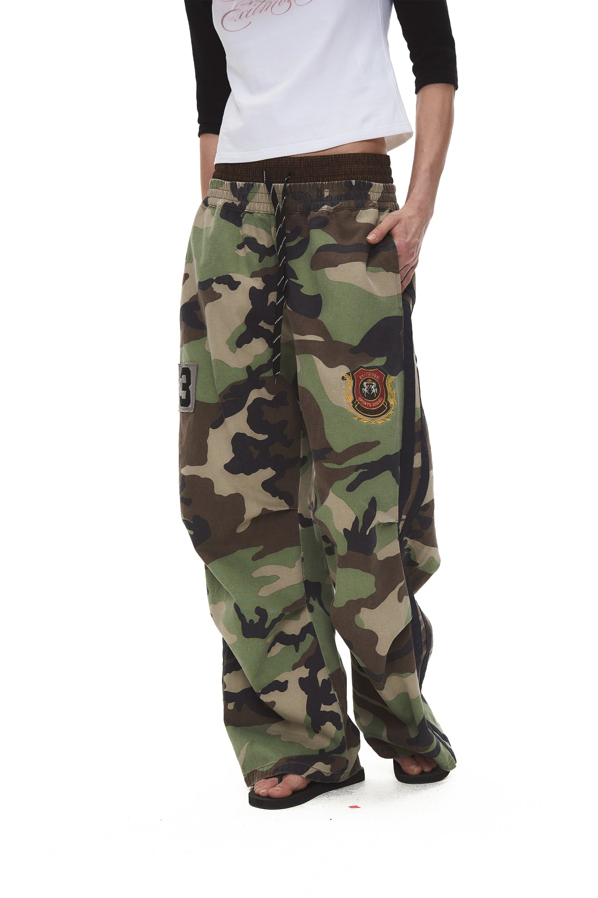 EXITMODE EXITMODE Vintage Distressed Double-Waist Pleated Camouflage Badge-Embroidered Relaxed Casual Pants – Unisex